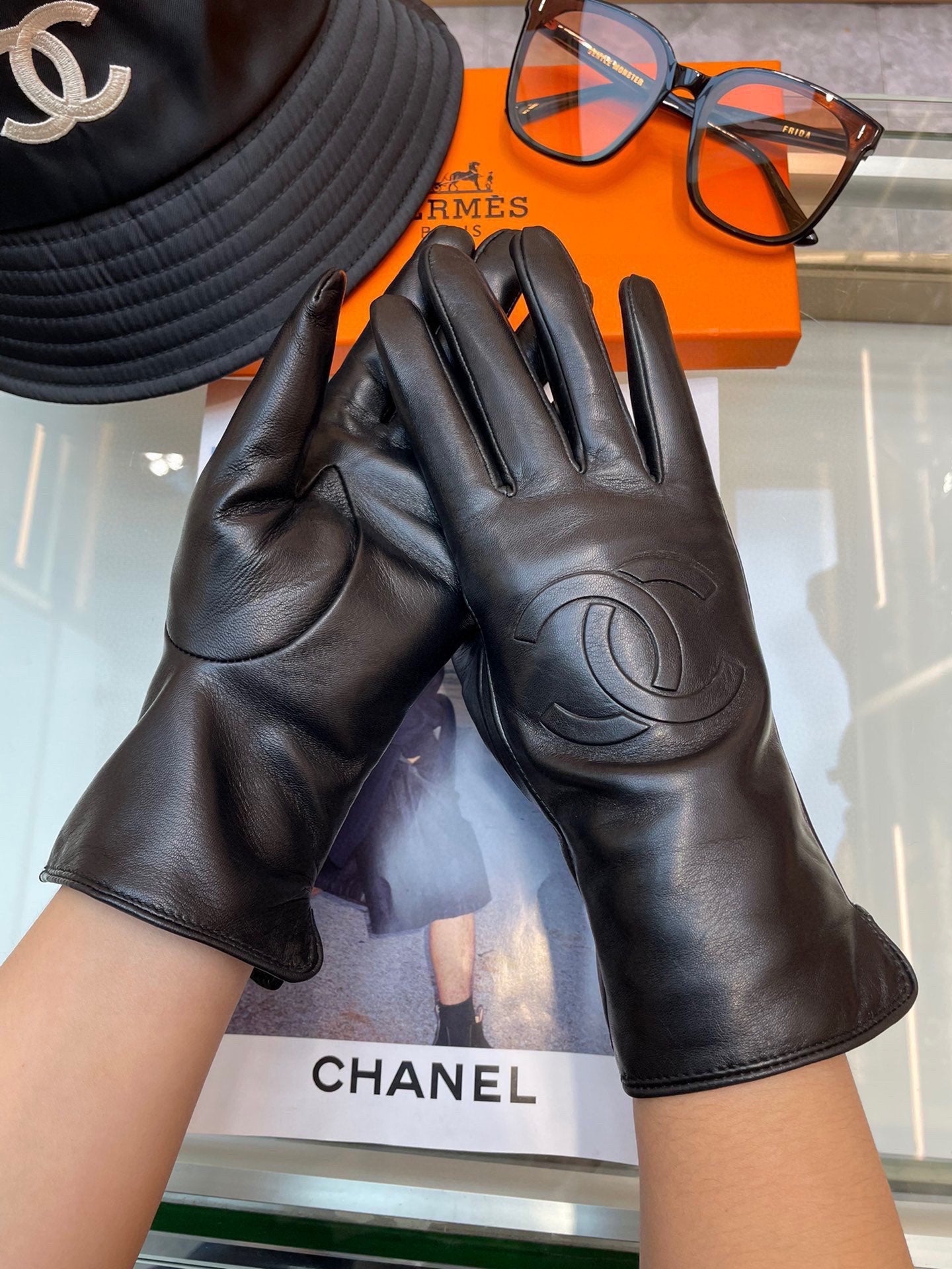 GLOVES IN BLACK LAMBSKIN 463840 mysite