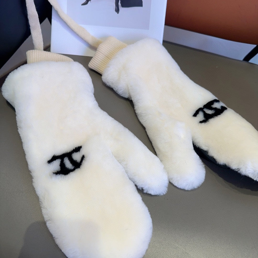 GLOVES IN WHITE RABBIT FUR AND LAMBSKIN 456404 mysite
