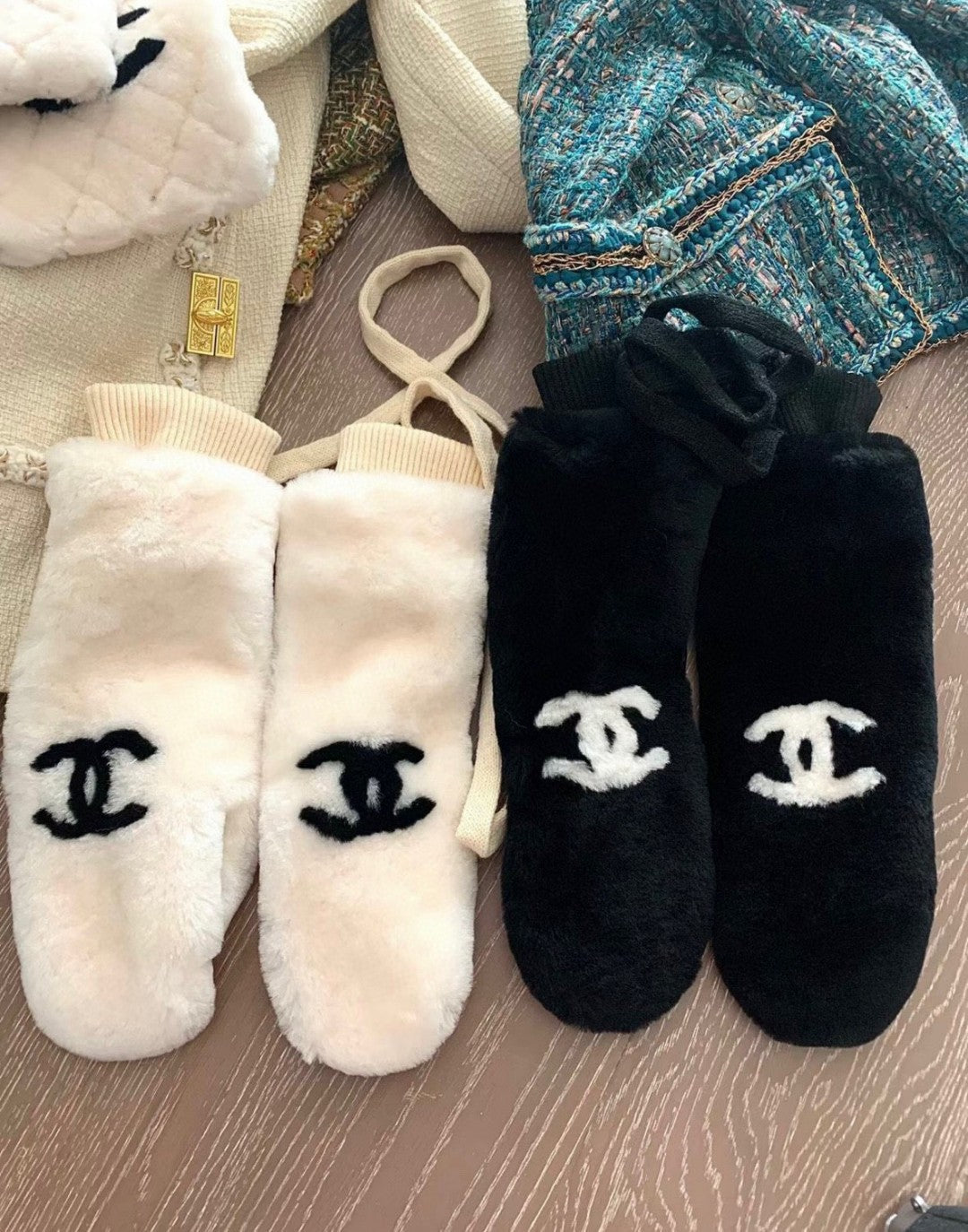 GLOVES IN BLACK RABBIT FUR AND LAMBSKIN 456405 mysite