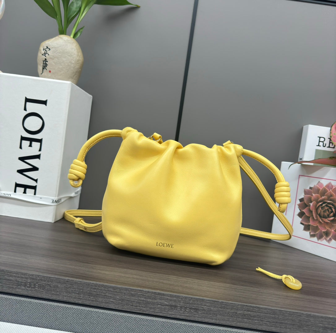LOE 23 FLAMENCO PURSE BUCKET IN YELLOW LAMBSKIN mysite