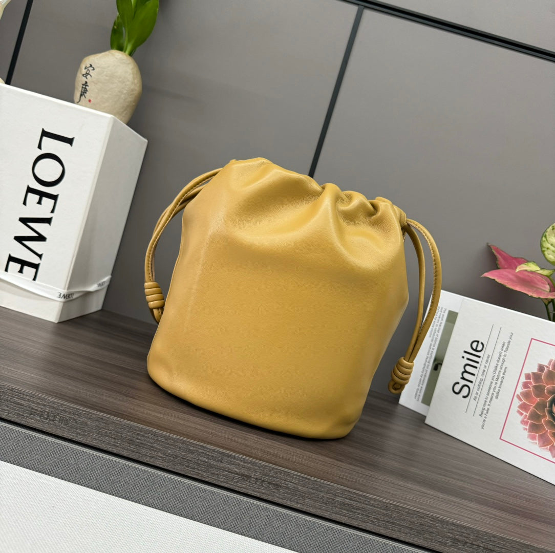 LOE 32 FLAMENCO PURSE BUCKET IN PEANUT BROWN LAMBSKIN mysite