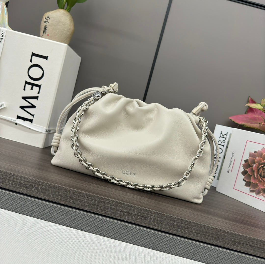 LOE MEDIUM 30 FLAMENCO PURSE BUCKET IN WHITE LAMBSKIN mysite
