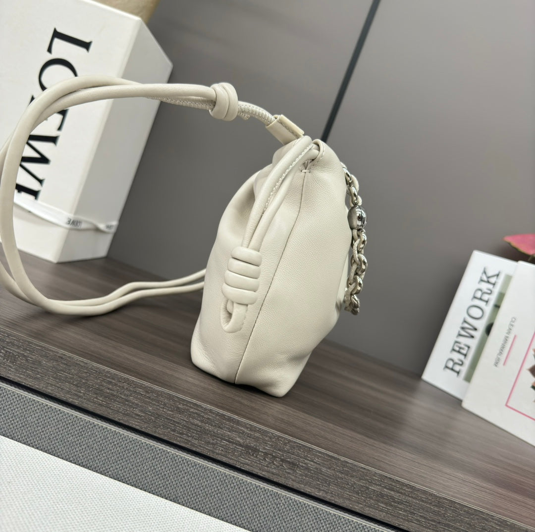 LOE 23 FLAMENCO PURSE BUCKET IN WHITE LAMBSKIN mysite