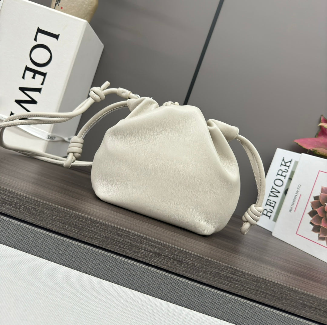 LOE 23 FLAMENCO PURSE BUCKET IN WHITE LAMBSKIN mysite