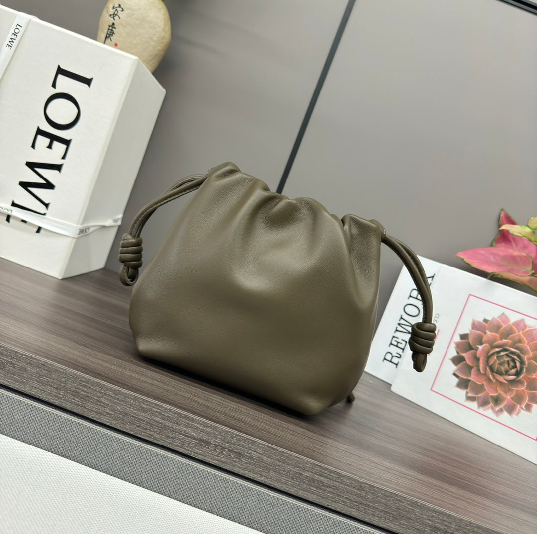 LOE 23 FLAMENCO PURSE BUCKET IN ARMY GREEN LAMBSKIN mysite