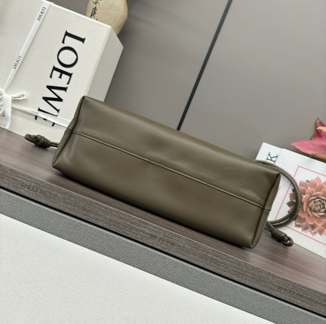 LOE MEDIUM 30 FLAMENCO PURSE BUCKET IN ARMY GREEN LAMBSKIN mysite
