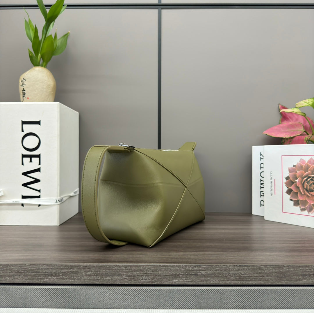 PUZZLE FOLD WASH 22 BAG IN ARMY GREEN SHINY CALFSKIN mysite