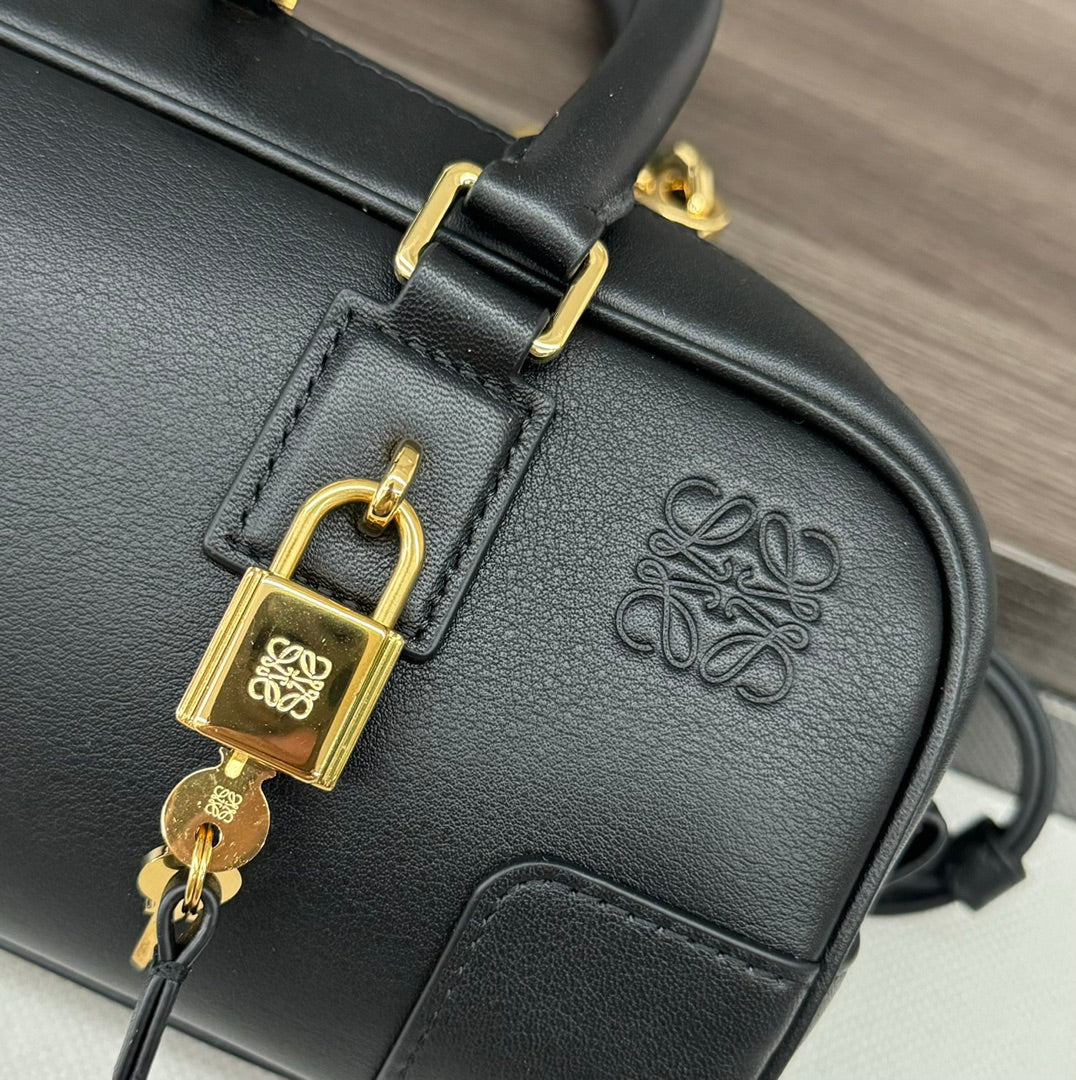 AMAZONA 23 CROPPED BAG IN BLACK SOFT GRAINED CALFSKIN mysite