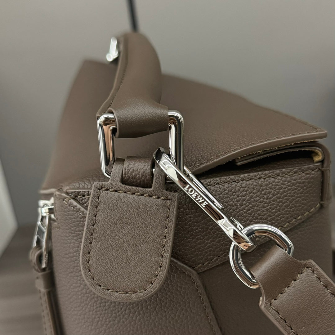 LOE PUZZLE 33 BAG IN WENGE BROWN CALFSKIN mysite