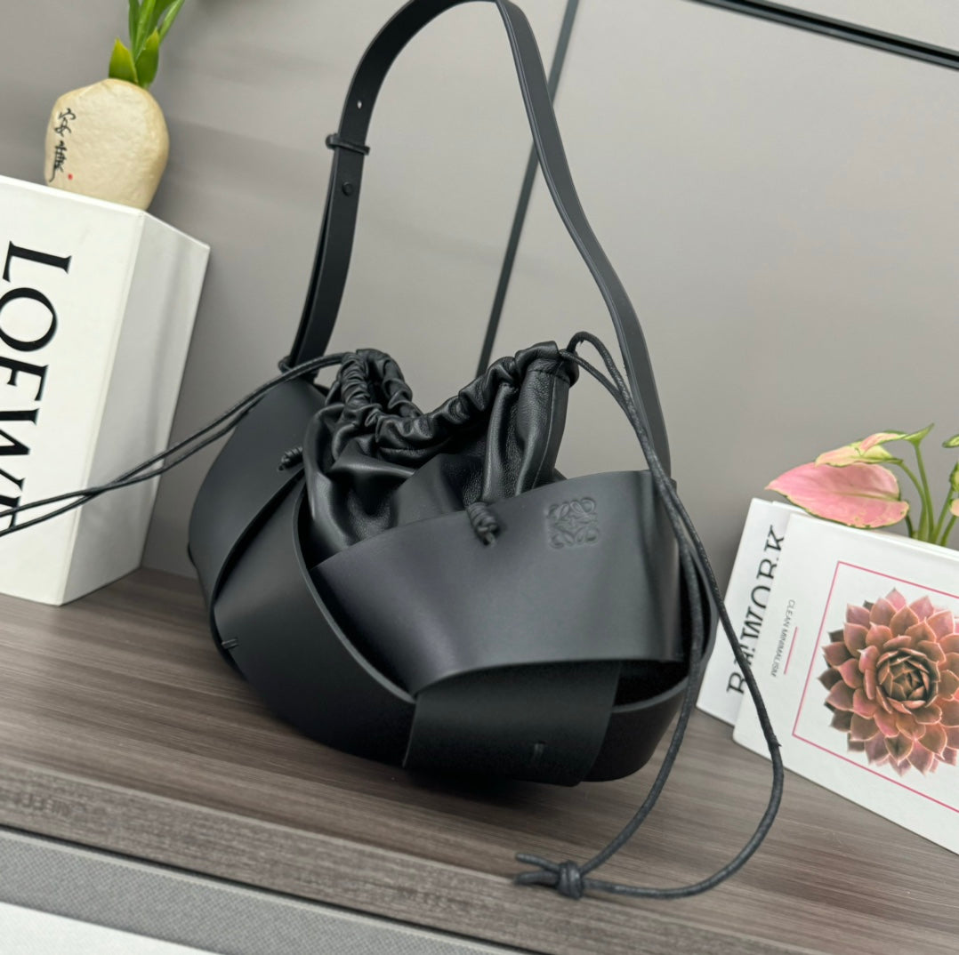 LOE INTERLACED HOBO 38 BAG IN BLACK CALFSKIN mysite