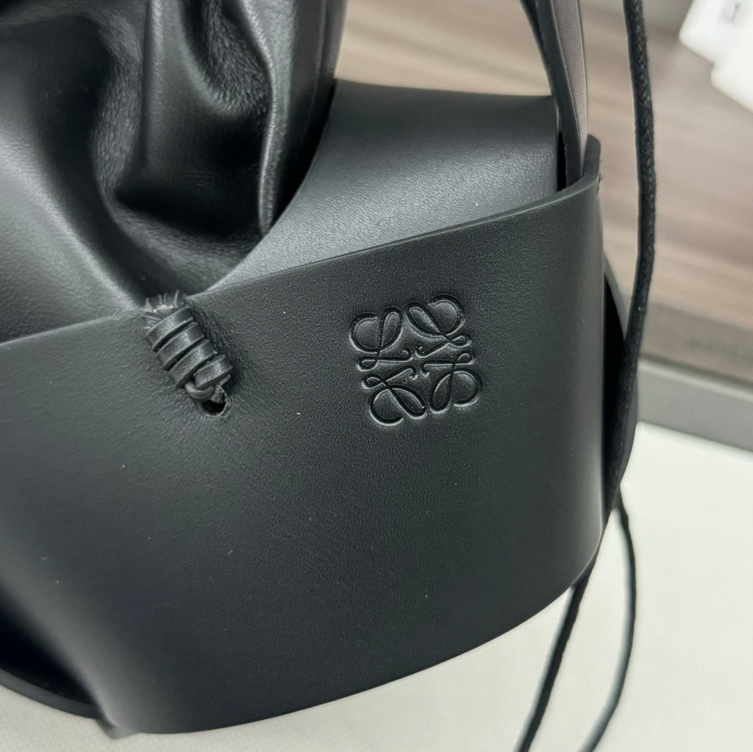 LOE INTERLACED HOBO 38 BAG IN BLACK CALFSKIN mysite
