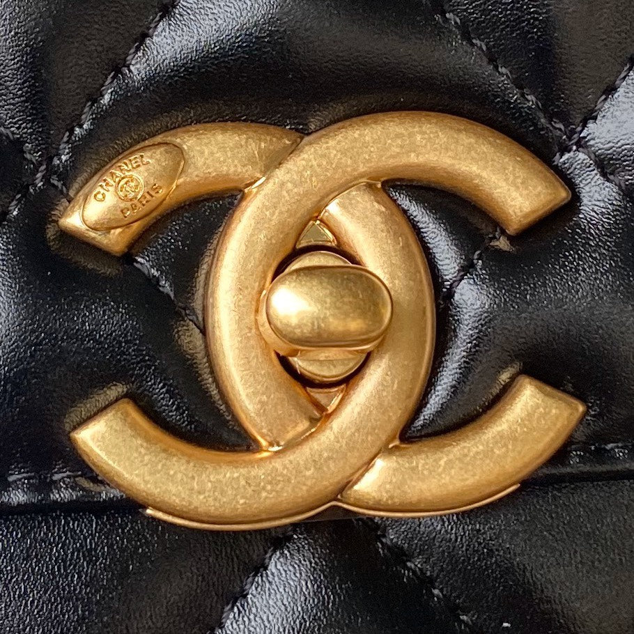 FLAP BAG 22 IN BLACK CALFSKIN WITH DOUBLE GOLD BALL mysite