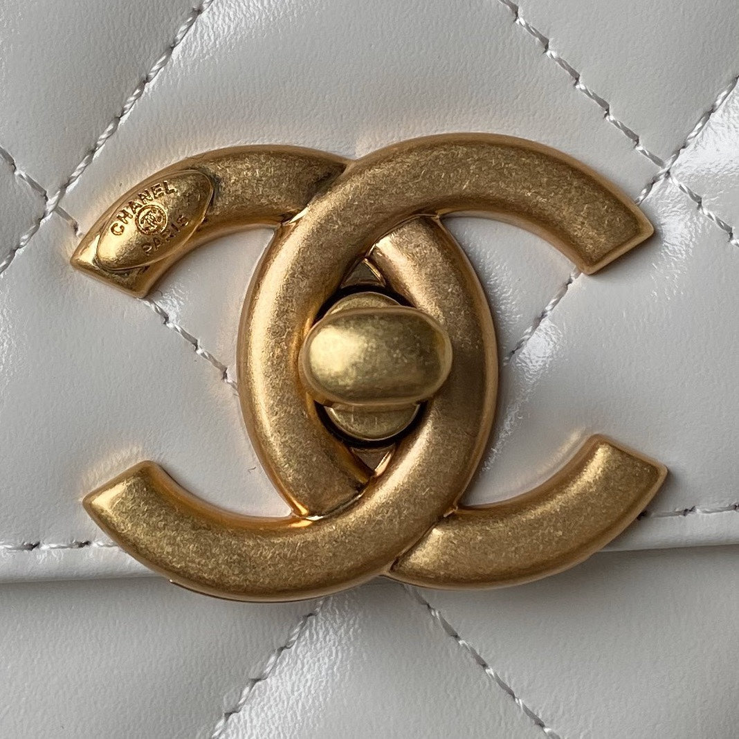 FLAP BAG 22 IN WHITE CALFSKIN WITH DOUBLE GOLD BALL mysite