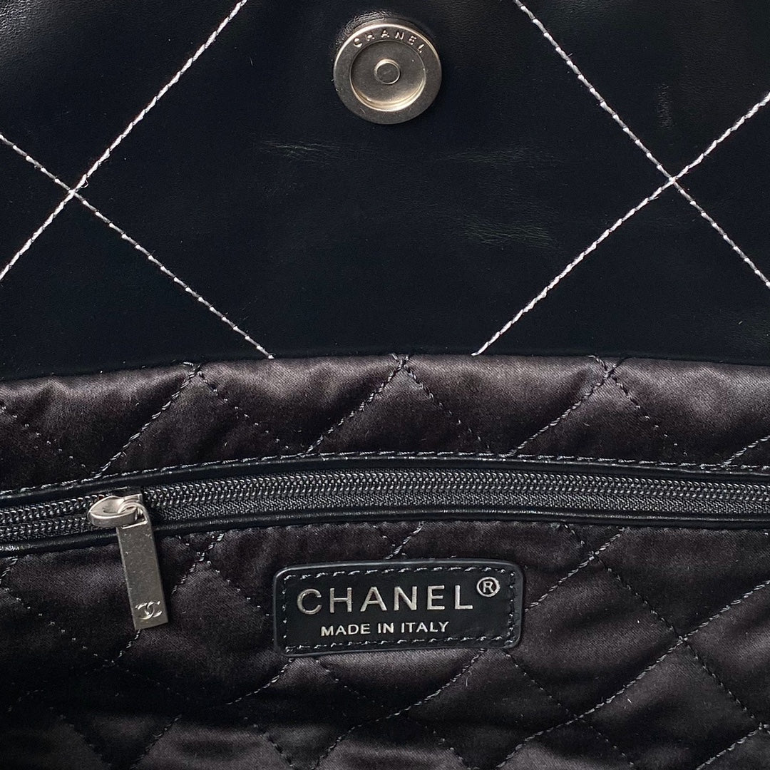 cc 22 hobo 35cm black and silver lambskin silver hardware