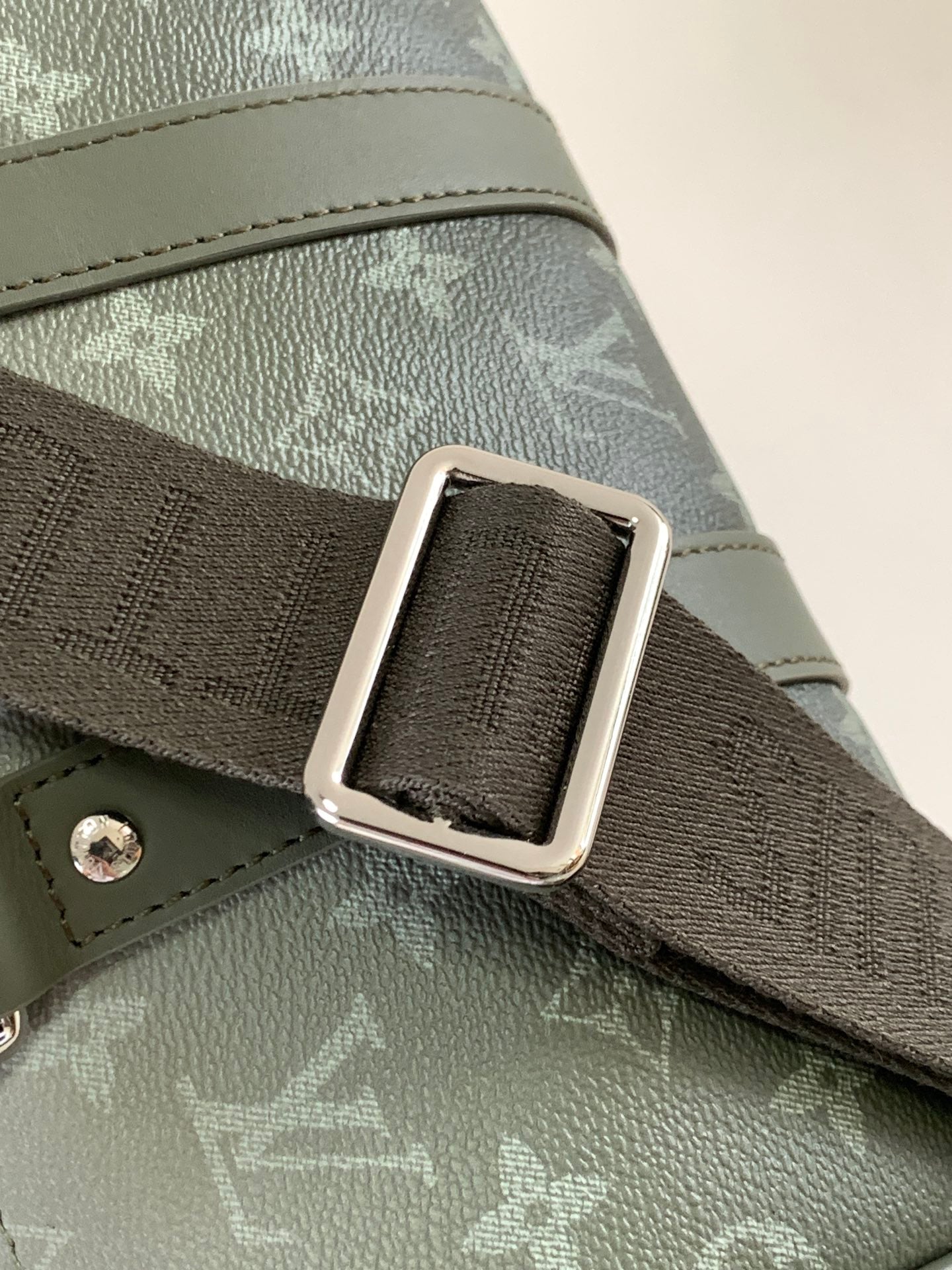 LV Keepall Bandoulière 25 Khaki Green Monogram Gradient Canvas mysite