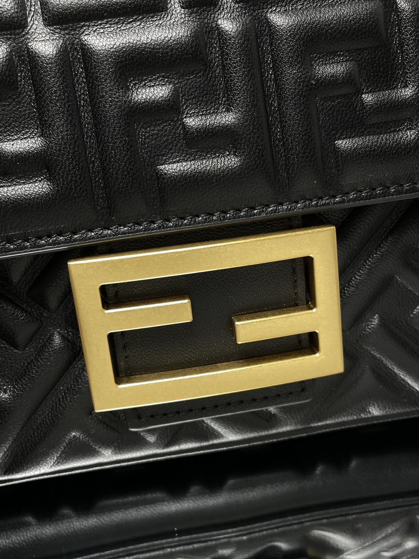 Fend Baguette 24 Bag With FF Motif Black Leather Ghw mysite