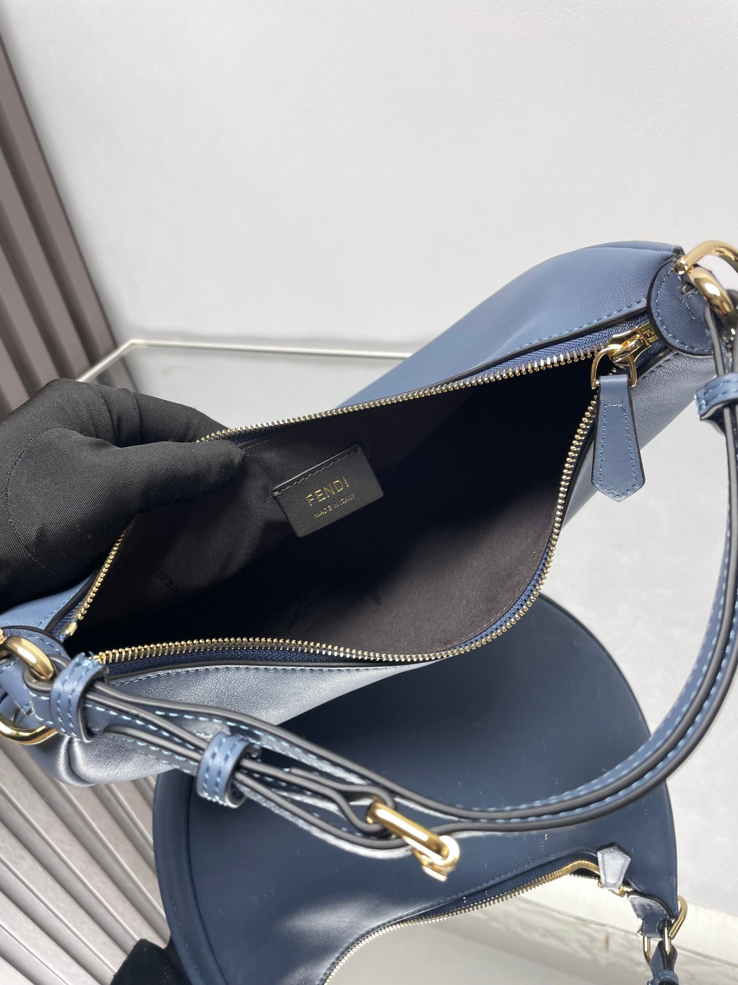 FENDIGRAPHY MEDIUM 29 IN QUEEN SMOOTH LAMBSKIN GOLD HARDWARE mysite