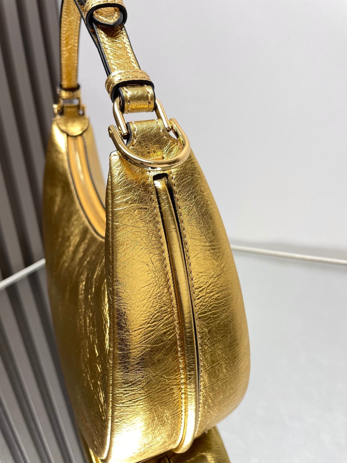 FENDIGRAPHY MEDIUM 29 IN GOLD METALLIC SMOOTH LAMBSKIN GOLD HARDWARE mysite