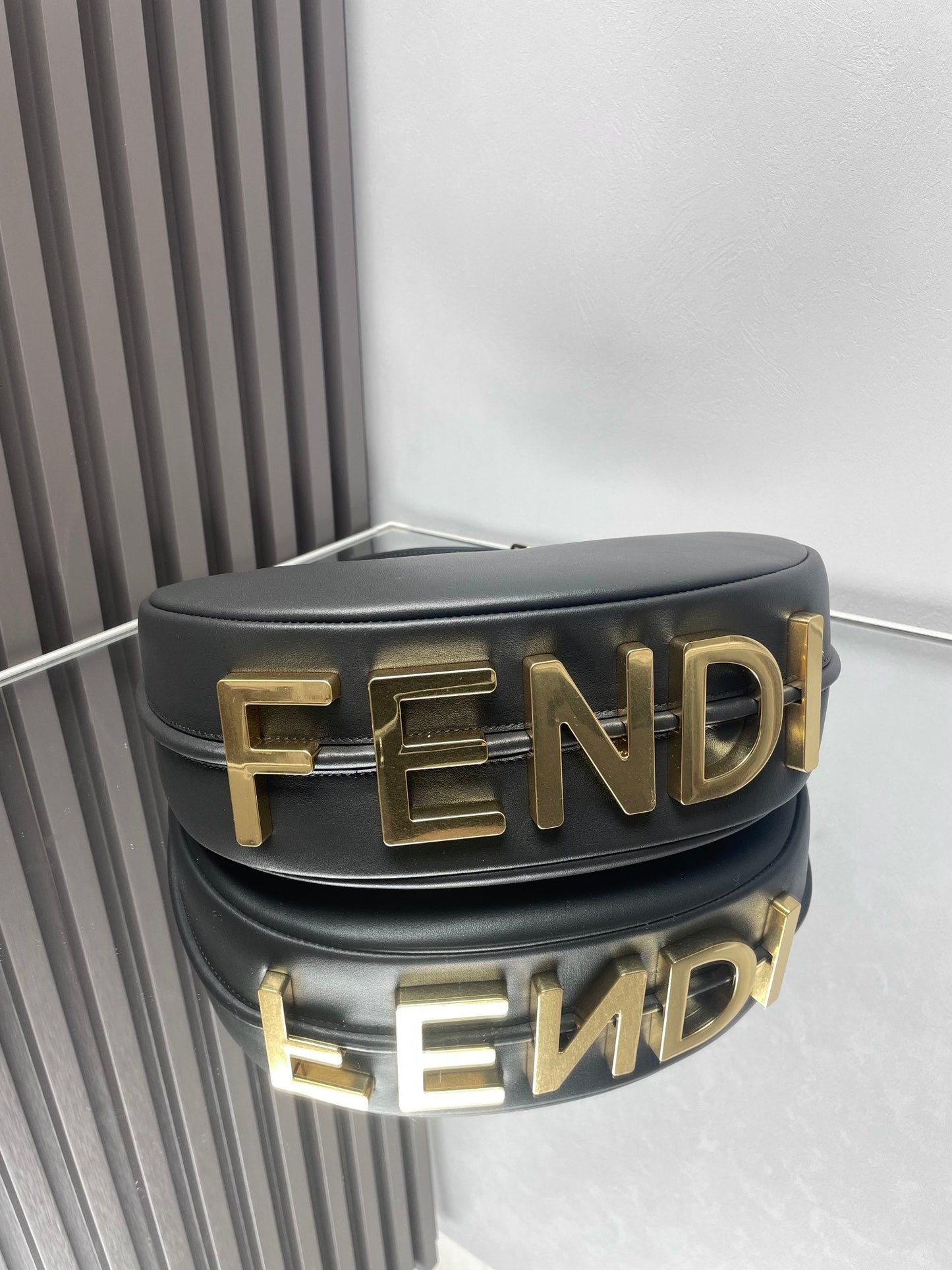 FENDIGRAPHY MEDIUM 29 IN BLACK SMOOTH LAMBSKIN GOLD HARDWARE mysite