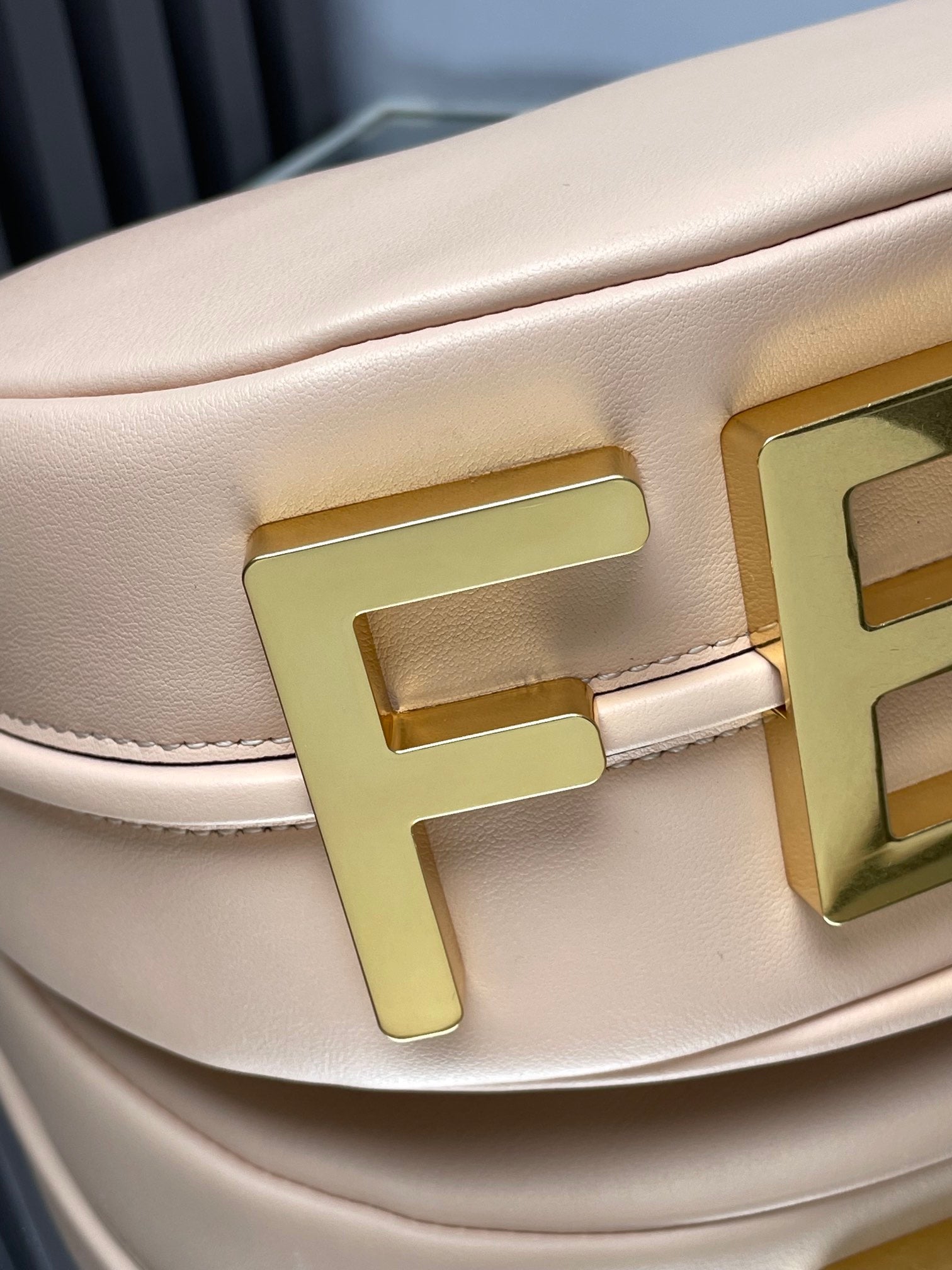 FENDIGRAPHY MEDIUM 29 IN BISQUE SMOOTH LAMBSKIN GOLD HARDWARE mysite