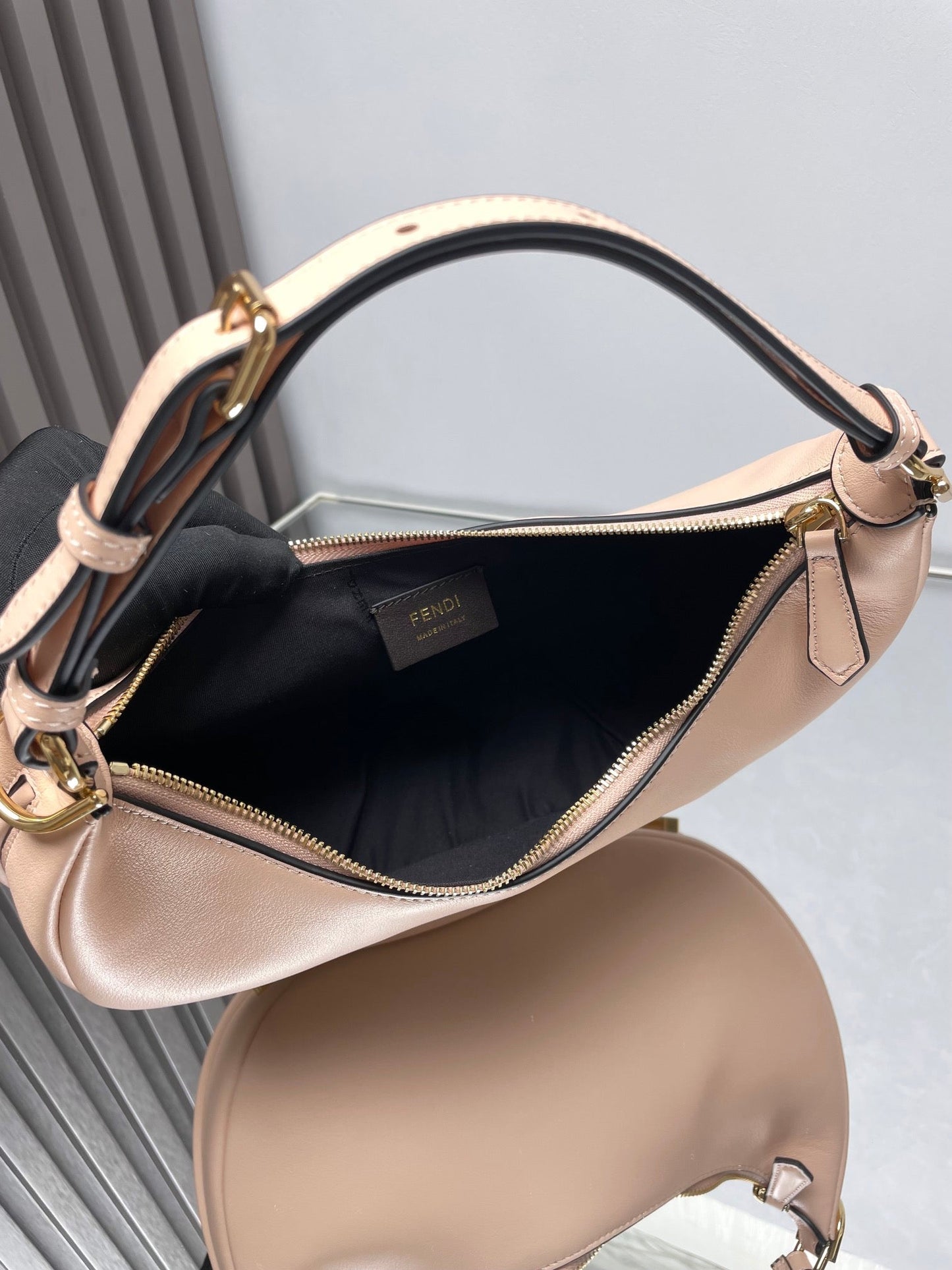 FENDIGRAPHY MEDIUM 29 IN BISQUE SMOOTH LAMBSKIN GOLD HARDWARE mysite
