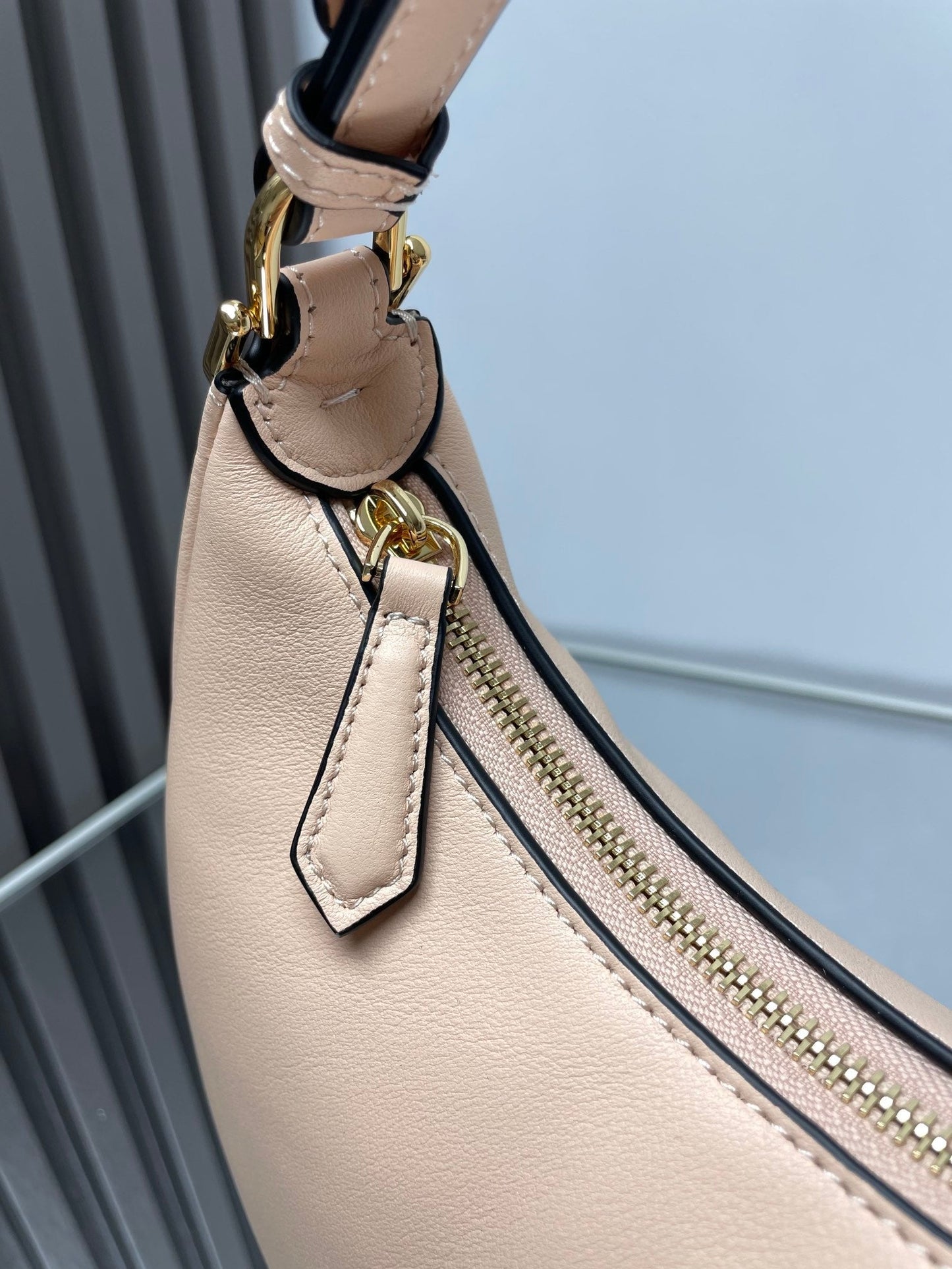 FENDIGRAPHY MEDIUM 29 IN BISQUE SMOOTH LAMBSKIN GOLD HARDWARE mysite