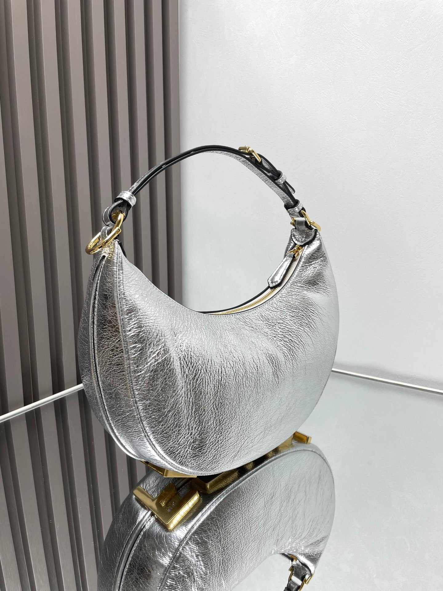 FENDIGRAPHY MEDIUM 29 IN SILVER METALLIC SMOOTH LAMBSKIN GOLD HARDWARE mysite