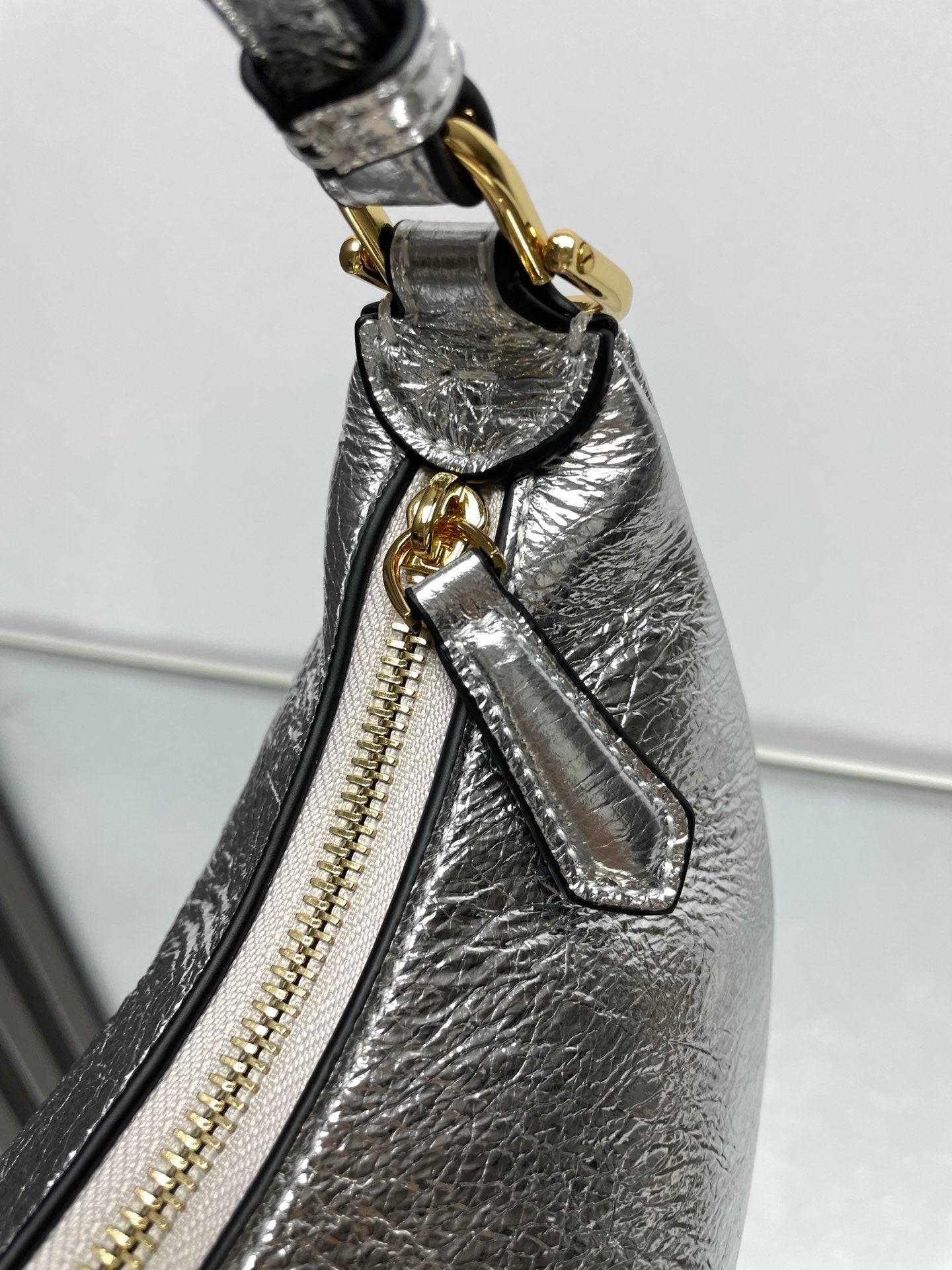 FENDIGRAPHY MEDIUM 29 IN SILVER METALLIC SMOOTH LAMBSKIN GOLD HARDWARE mysite