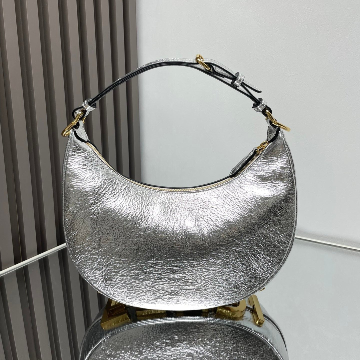 FENDIGRAPHY MEDIUM 29 IN SILVER METALLIC SMOOTH LAMBSKIN GOLD HARDWARE mysite
