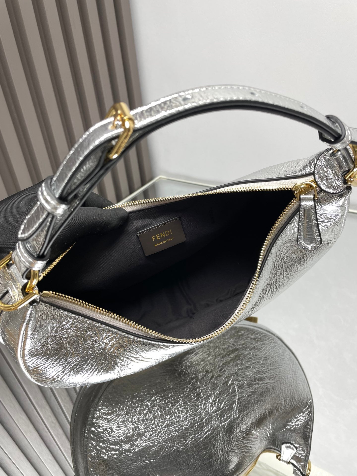 FENDIGRAPHY MEDIUM 29 IN SILVER METALLIC SMOOTH LAMBSKIN GOLD HARDWARE mysite