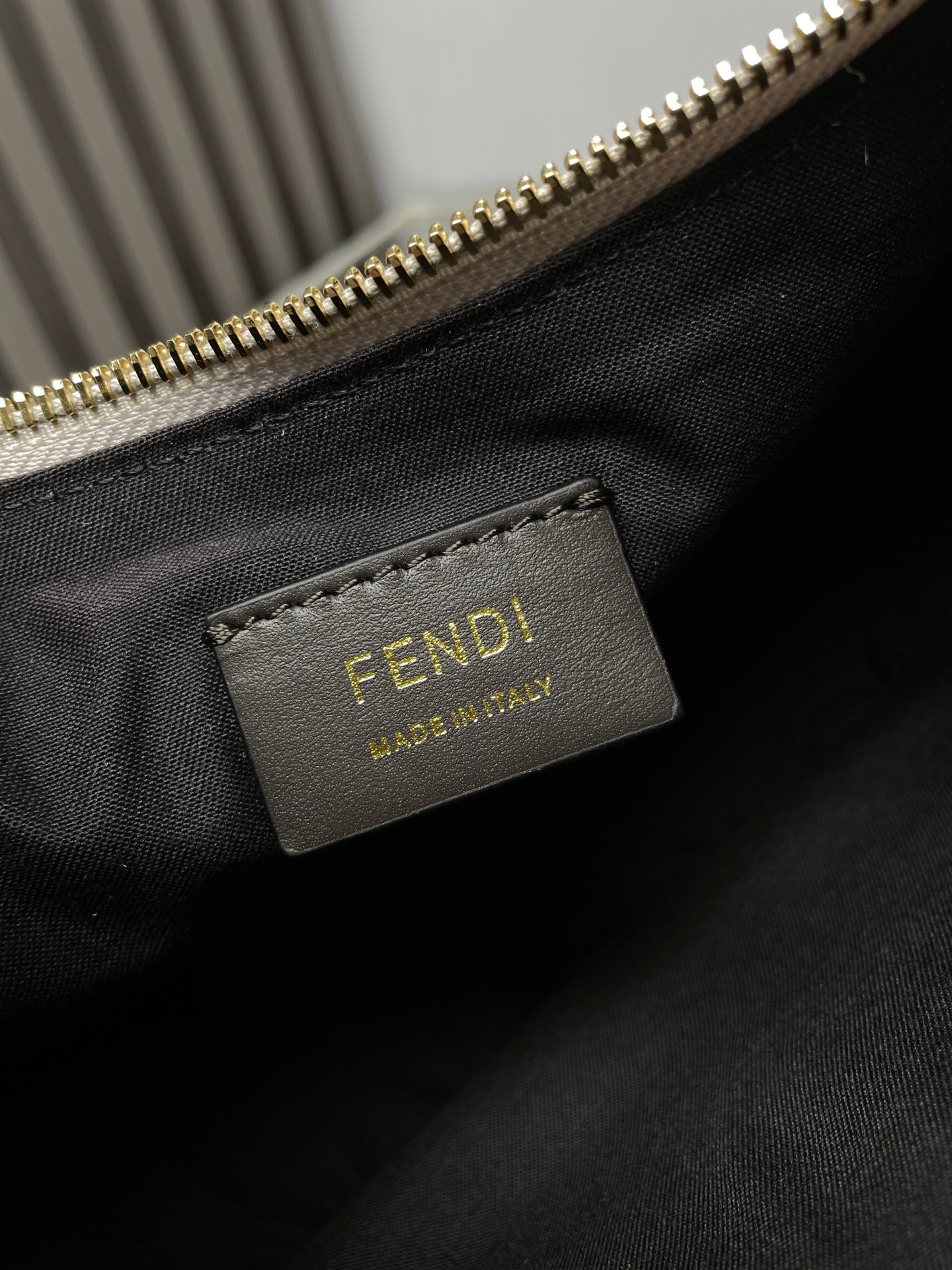 FENDIGRAPHY MEDIUM 29 IN SILVER METALLIC SMOOTH LAMBSKIN GOLD HARDWARE mysite