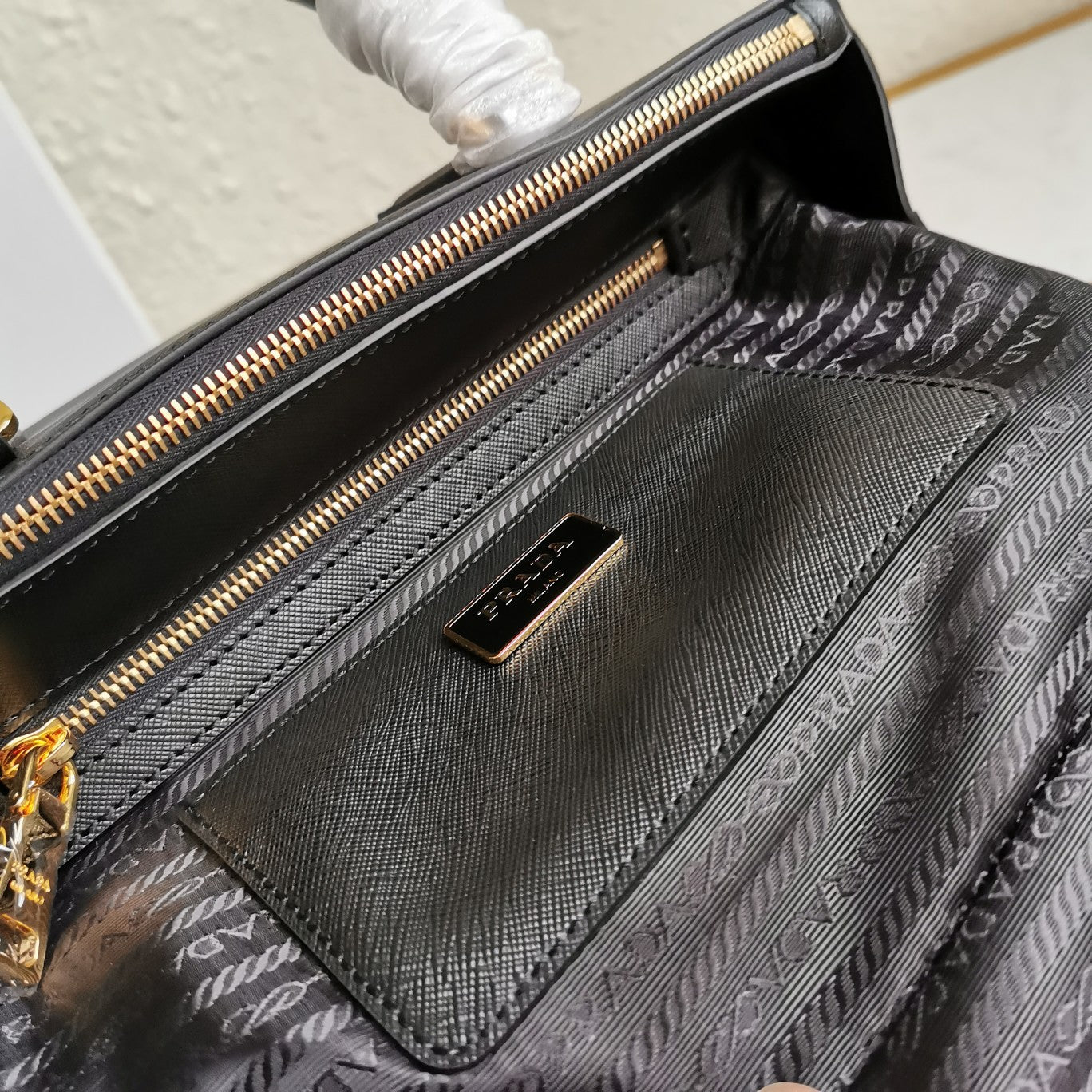 PRA GALLERIA 28 BAG IN BLACK SAFFIANO LEATHER mysite