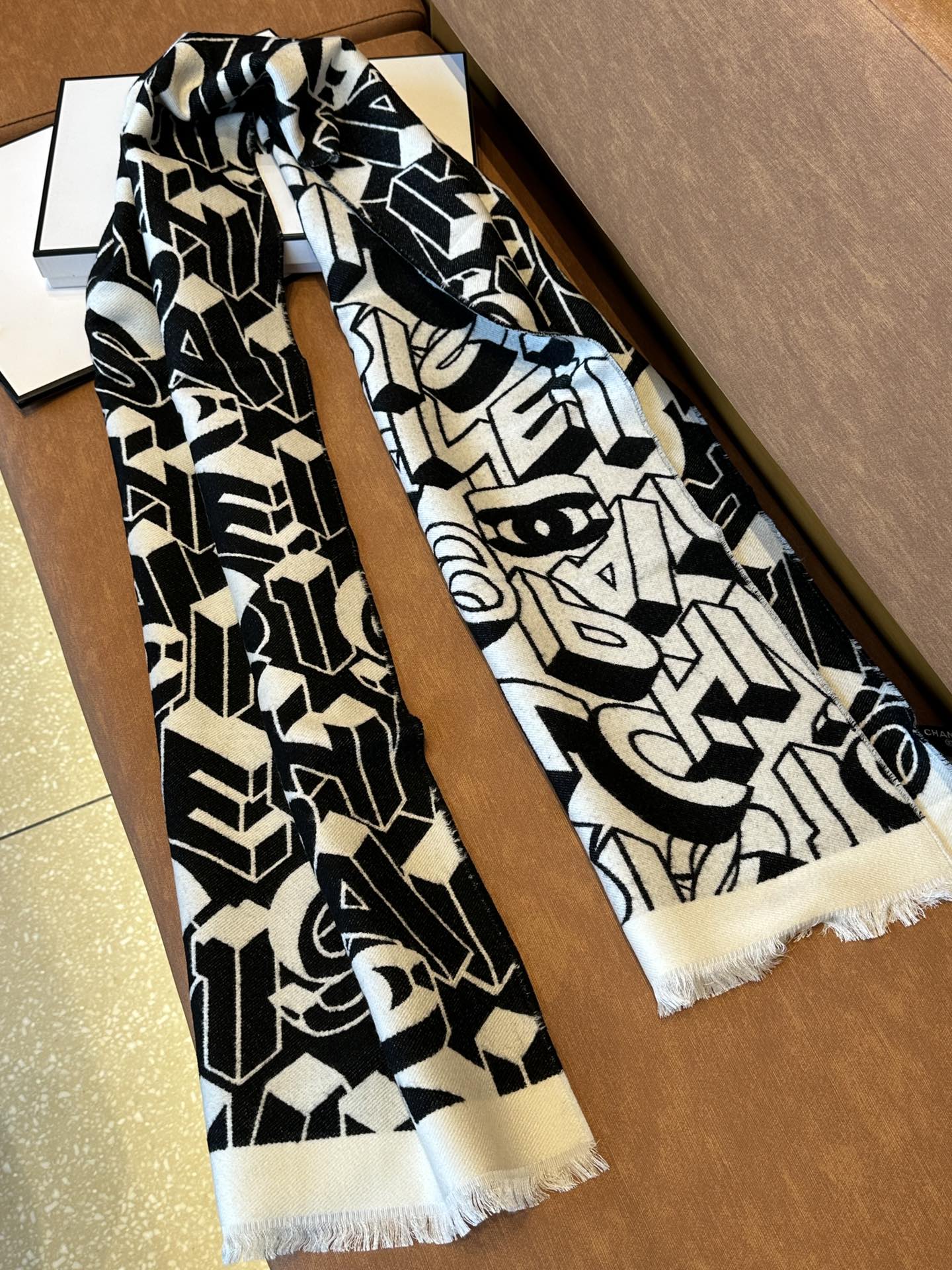 LETTER LOGO 178 CM SCARF IN BLACK MIX WHITE SHEEP WOOL AND SILK  393103 mysite