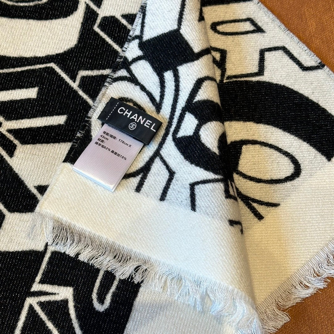 LETTER LOGO 178 CM SCARF IN BLACK MIX WHITE SHEEP WOOL AND SILK  393103 mysite