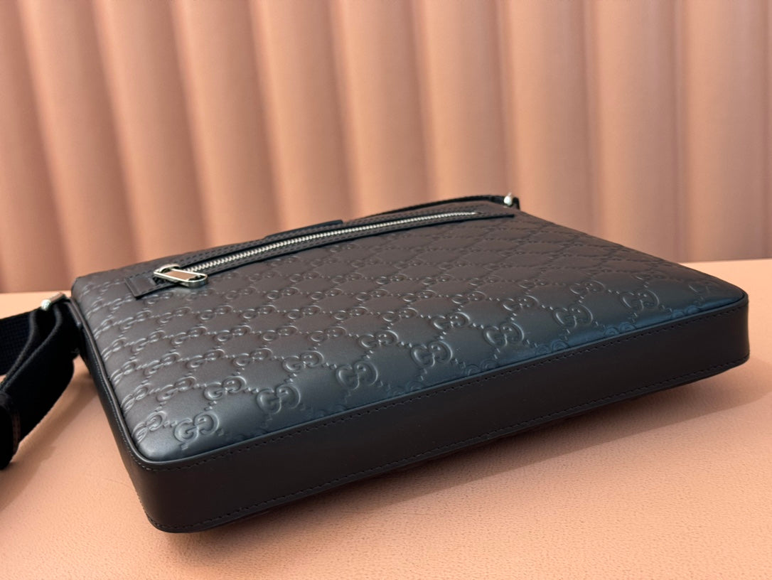 Gucci Signature Messenger Bag Black Cowhide 239929