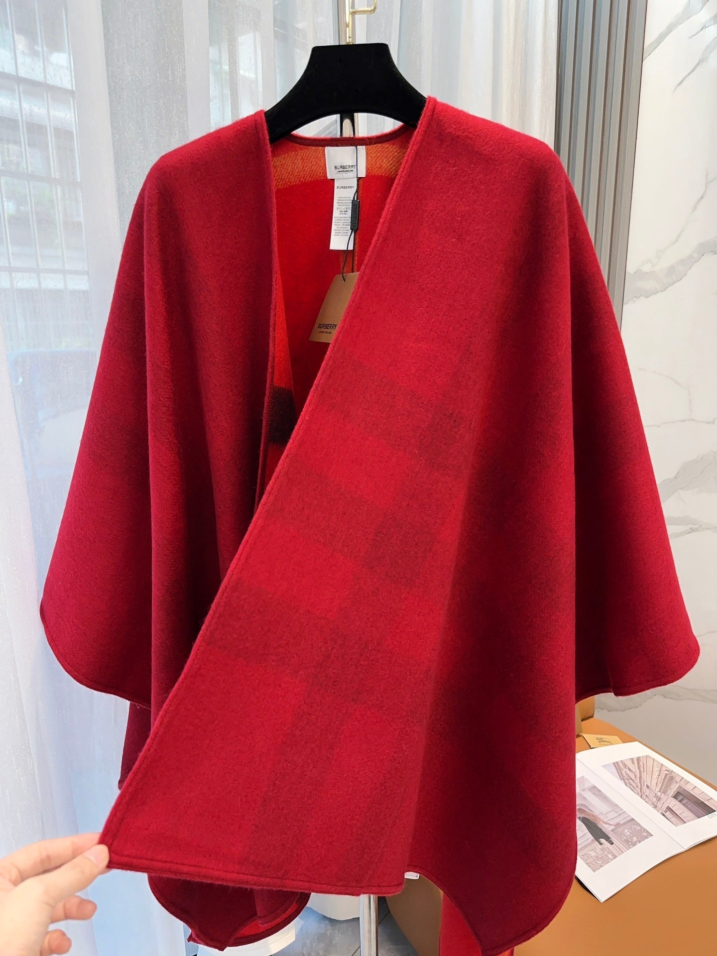 REVERSIBLE CHECK CASHMERE CAPE CHERRY RED AND BLACK 410134 mysite