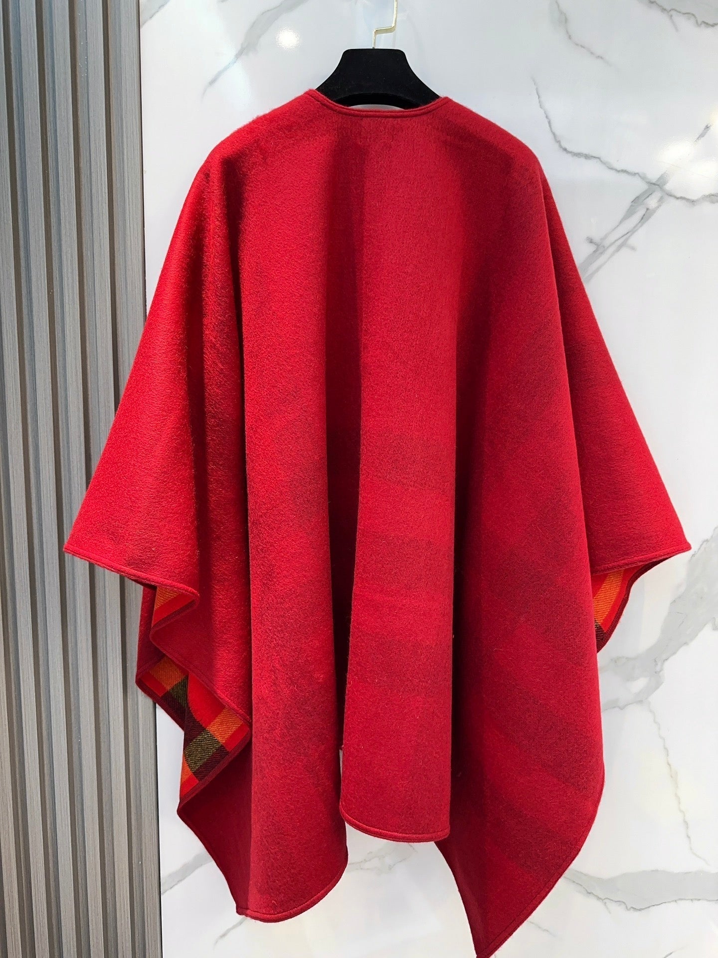 REVERSIBLE CHECK CASHMERE CAPE CHERRY RED AND BLACK 410134 mysite