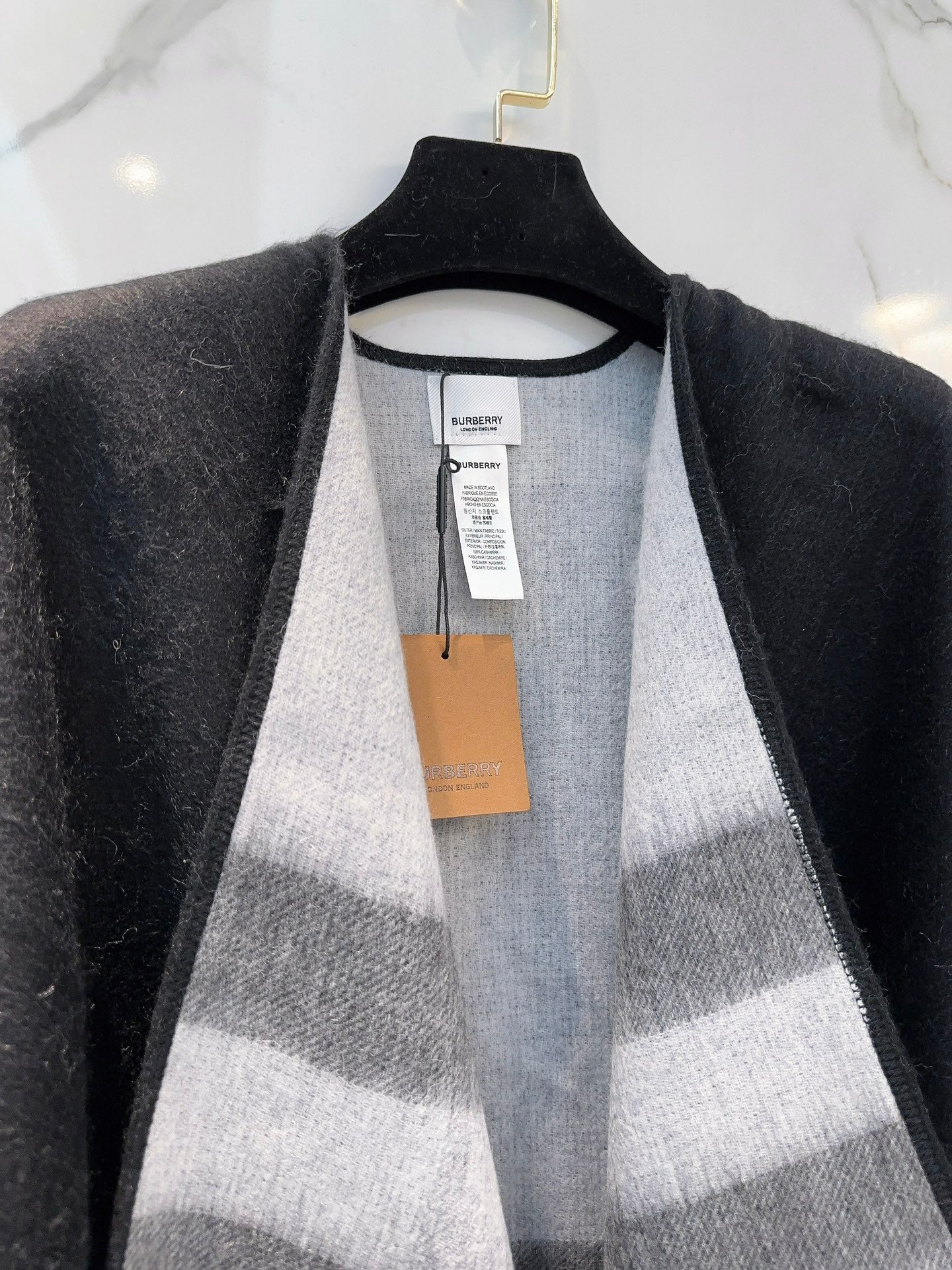 REVERSIBLE CHECK CASHMERE CAPE BLACK AND LIGHT GRAY 410135 mysite