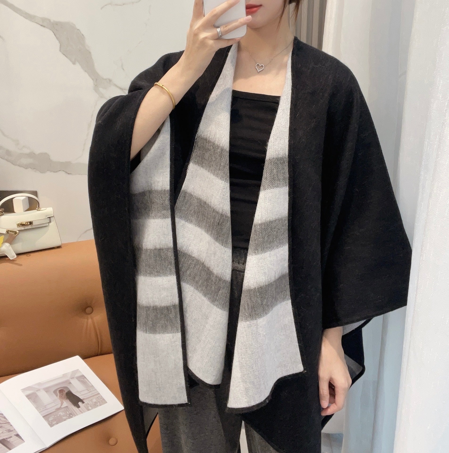 REVERSIBLE CHECK CASHMERE CAPE BLACK AND LIGHT GRAY 410135 mysite