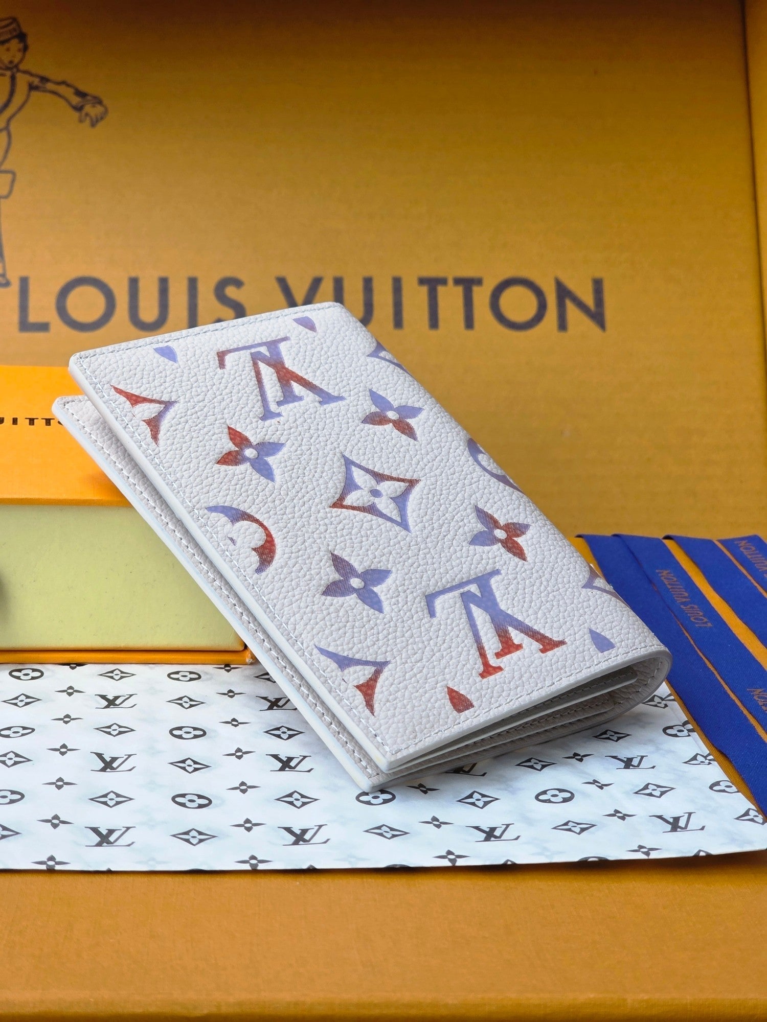 LV M25917 Passport Cover  Dream Beige Embossed Grained Cowhide mysite