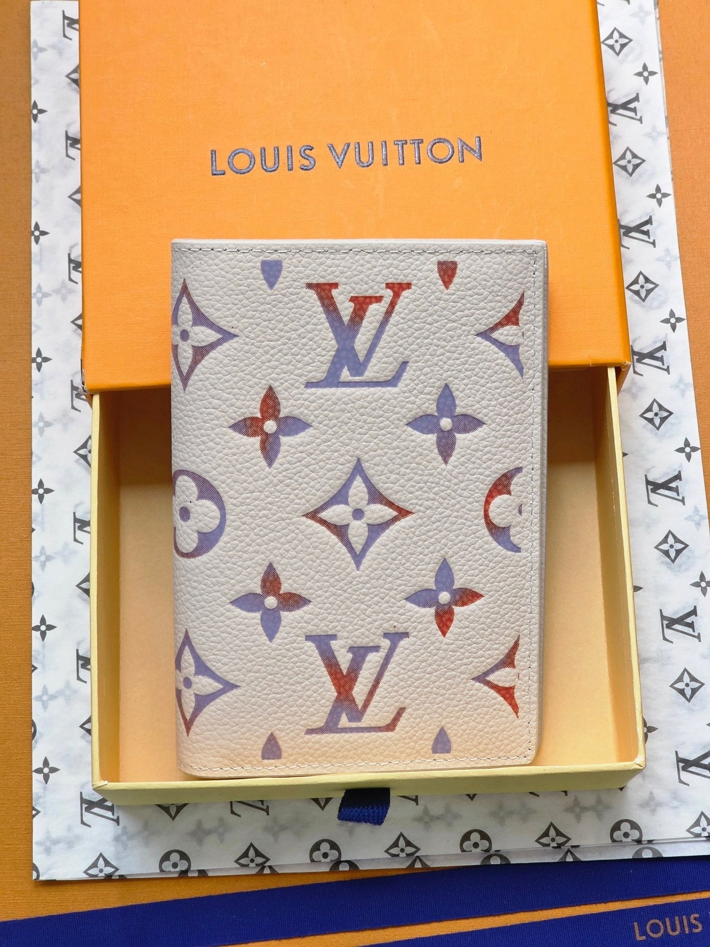 LV M25917 Passport Cover  Dream Beige Embossed Grained Cowhide mysite