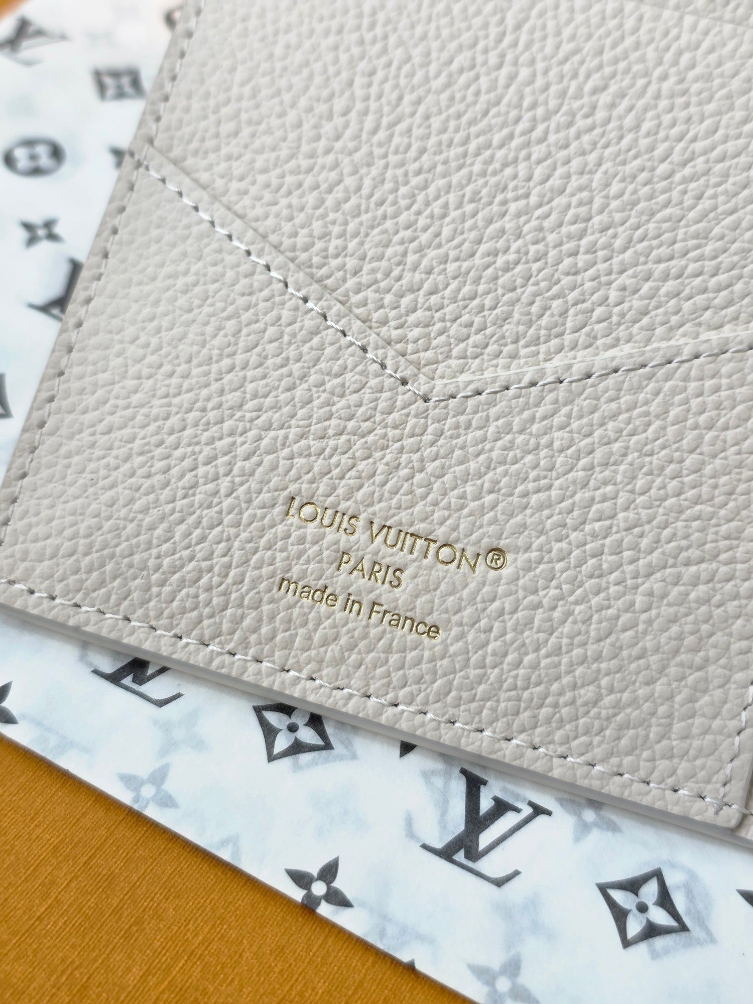 LV M25917 Passport Cover  Dream Beige Embossed Grained Cowhide mysite