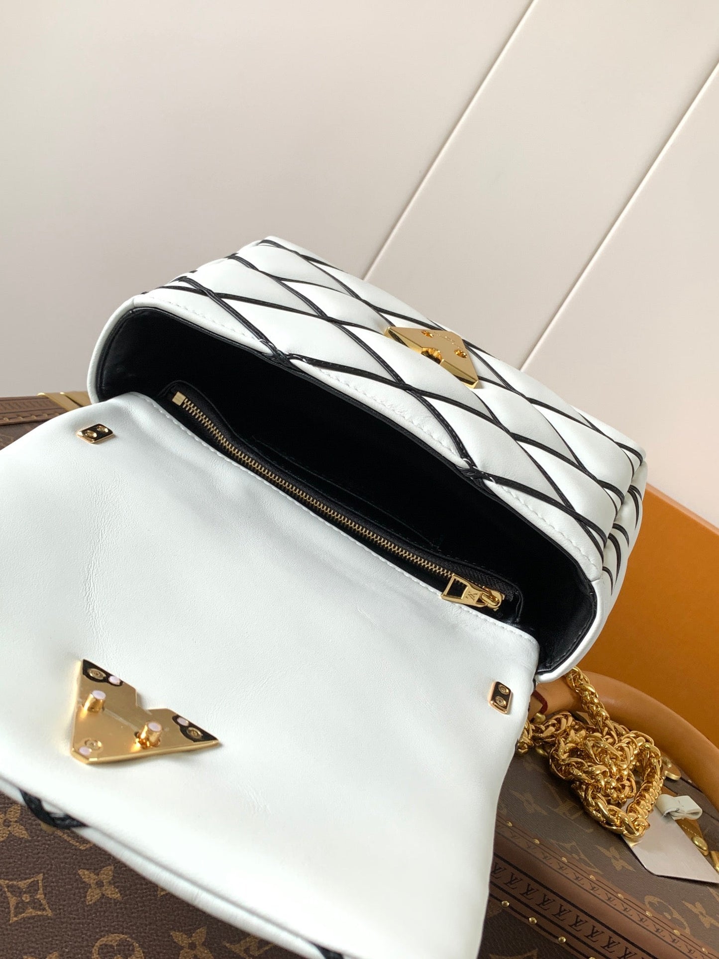 LV M22890 GO-14 MM 23cm Black White Lambskin GHW mysite