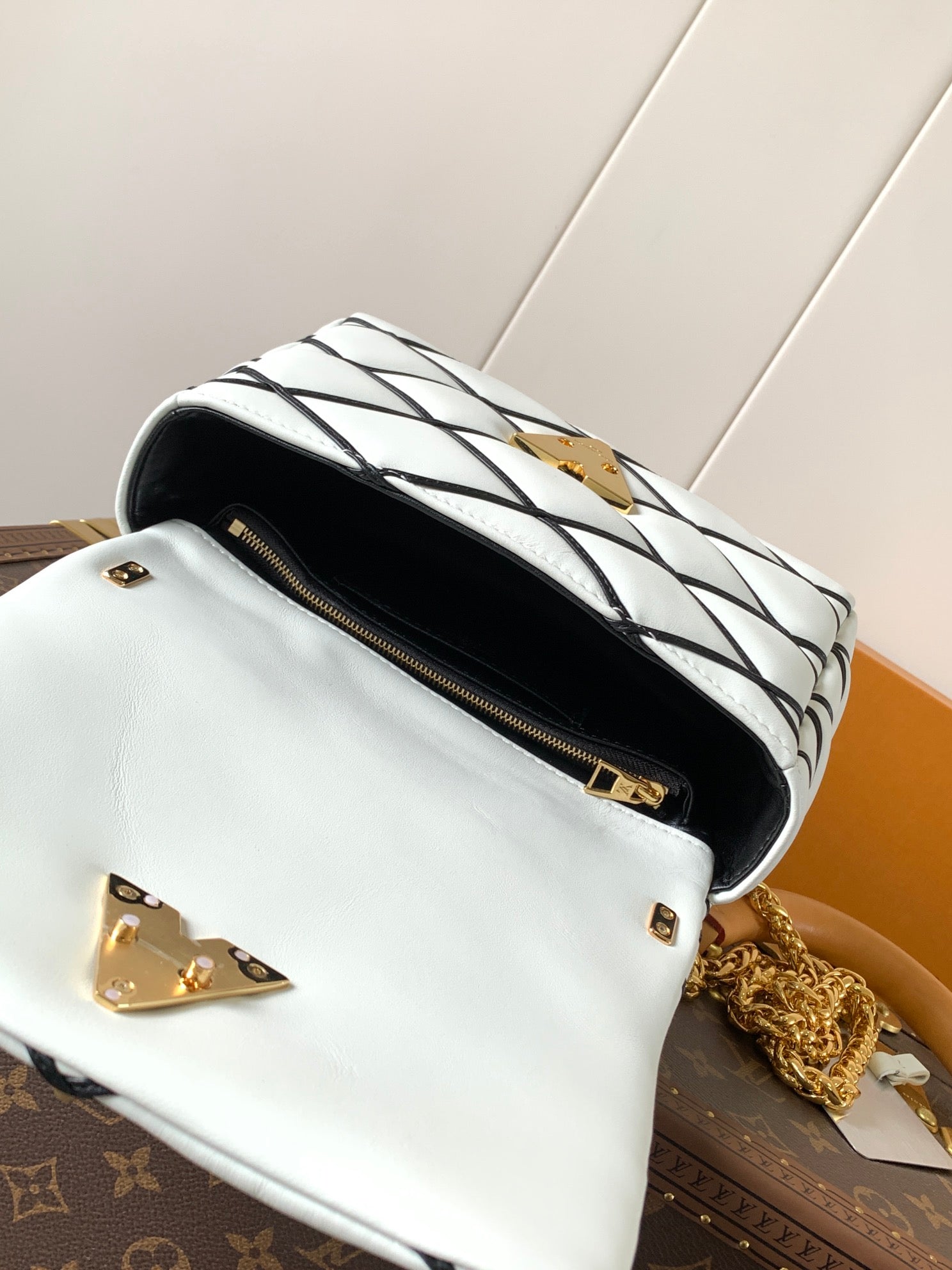 LV M22890 GO-14 MM 23cm Black White Lambskin GHW mysite