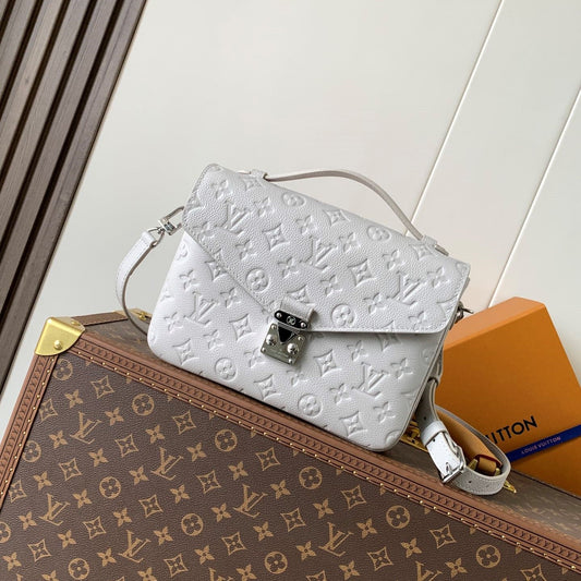 LV Pochette Métis 25cm Brume Gray Cowhide mysite