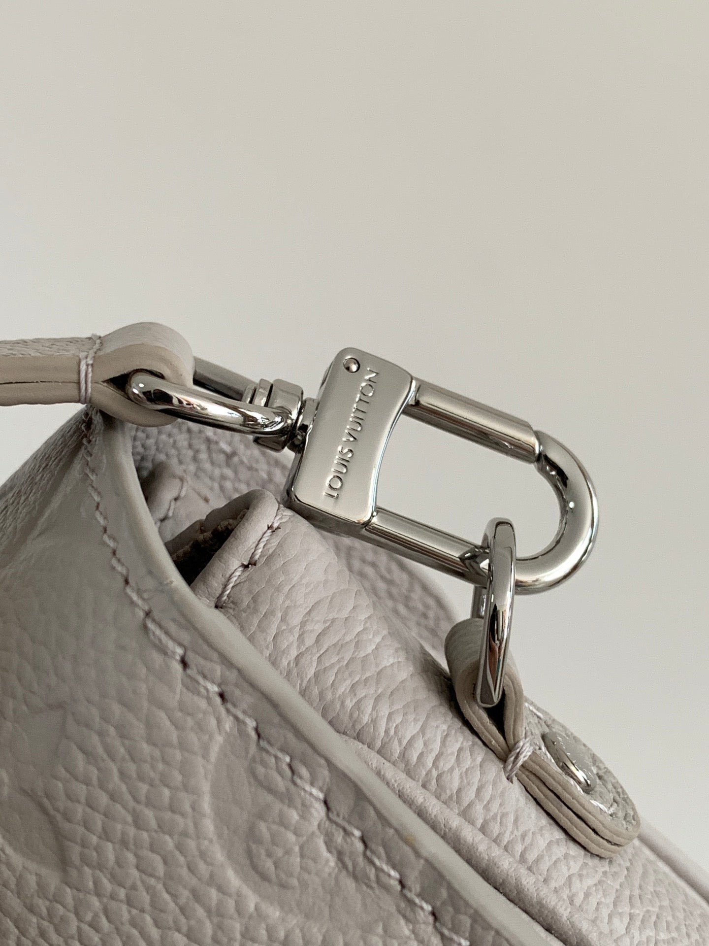 LV Pochette Métis 25cm Brume Gray Cowhide mysite