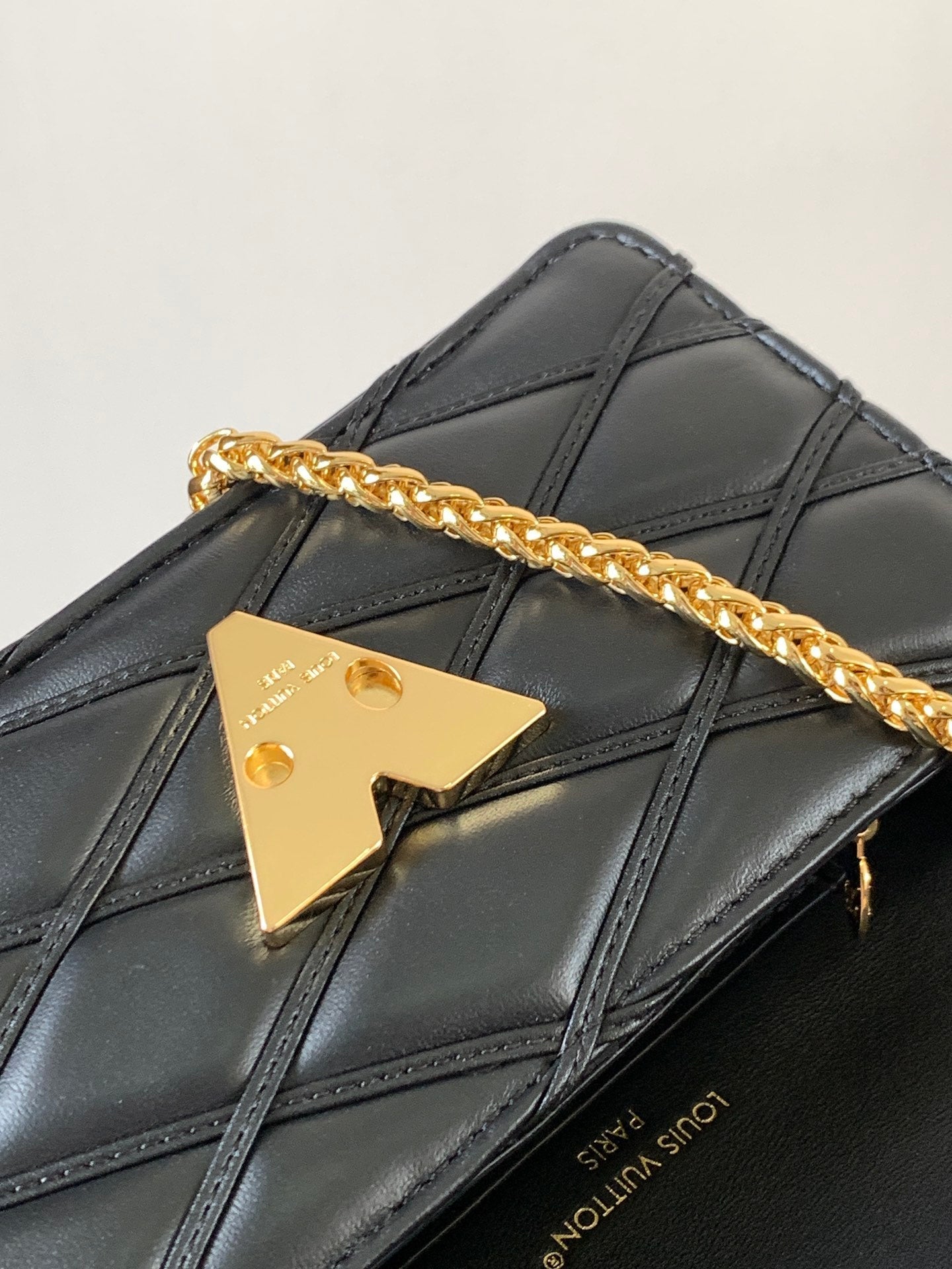 LV WOC Go-14 20cm Black Sheepskin GHW mysite