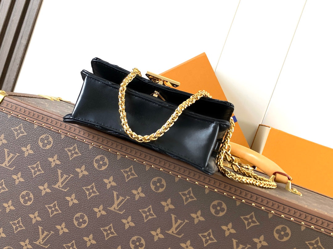 LV WOC Go-14 20cm Black Sheepskin GHW mysite