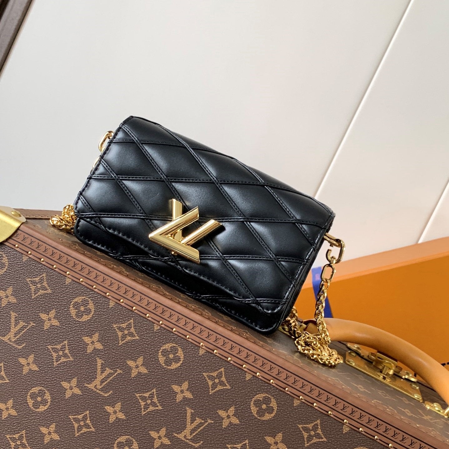 LV WOC Go-14 20cm Black Sheepskin GHW mysite