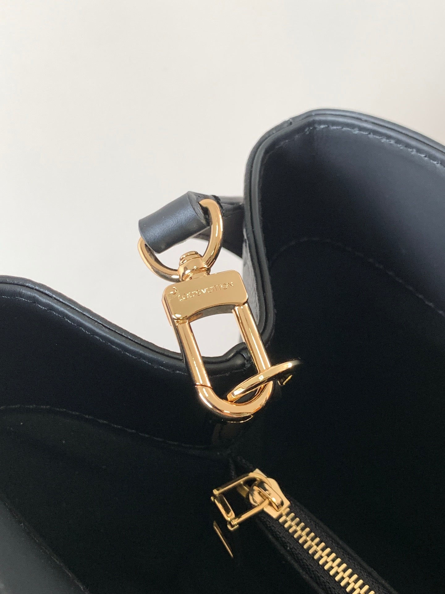 LV City Avenue PM 38.5cm Black Monogram Embossed Shadow Cowhide mysite